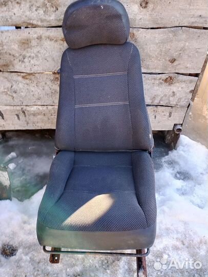 Передние сиденья на Ниву