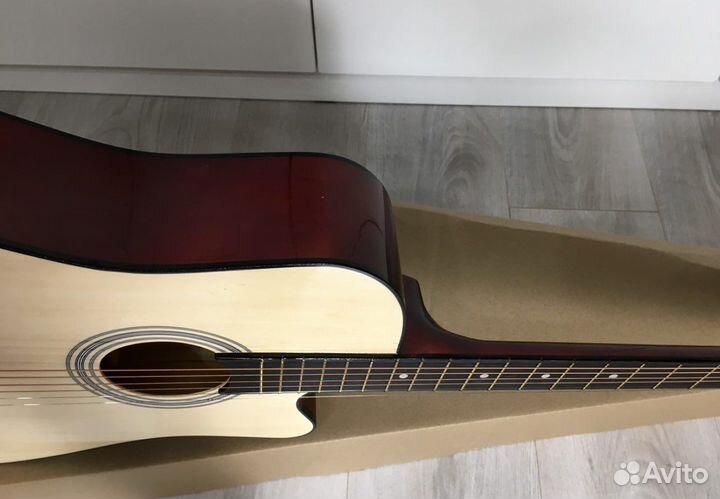 Акустическая гитара натуральный цвет