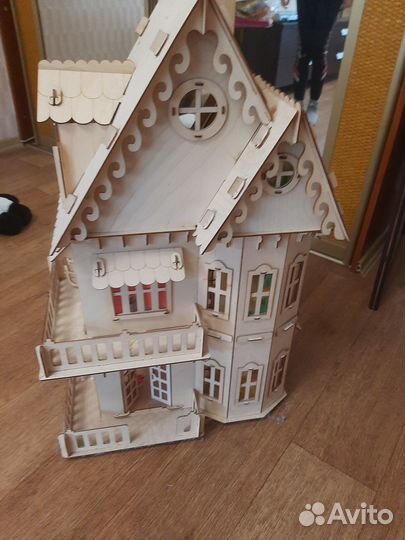 Игрушечный домик деревянный с мебелью