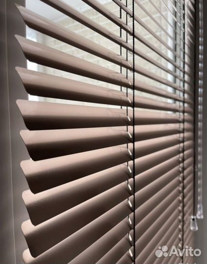 Жалюзи и рулонные шторы на пластиковые окна