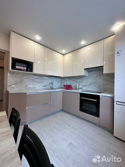 Угловая кухня на заказ. Фабрика