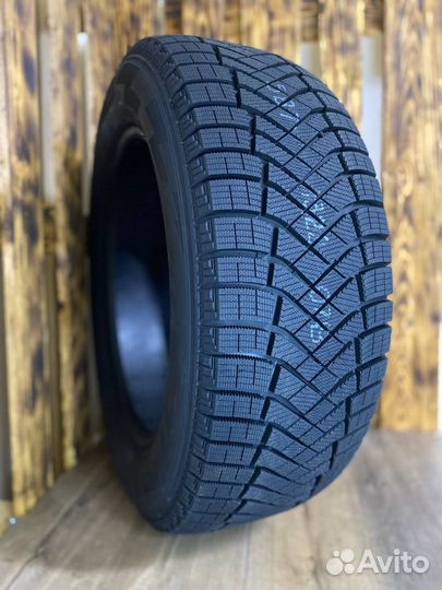 Pirelli Ice Zero FR 215/65 R16 102T