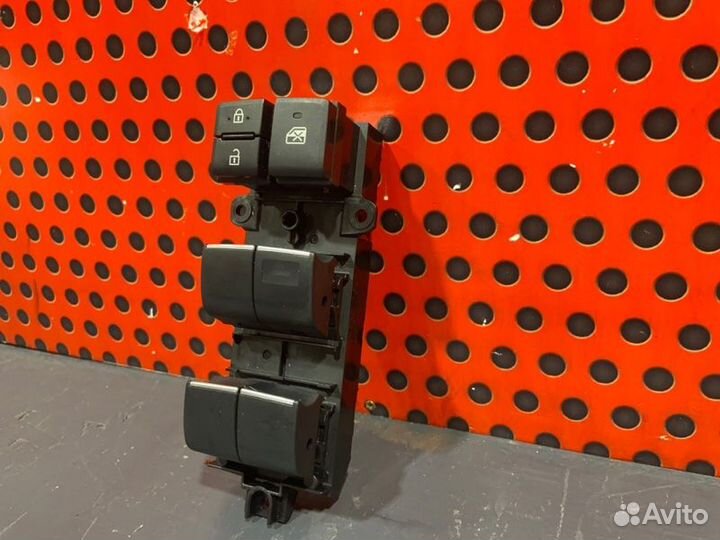 Кнопка стеклоподъемника Toyota Rav 4 XA50 2021