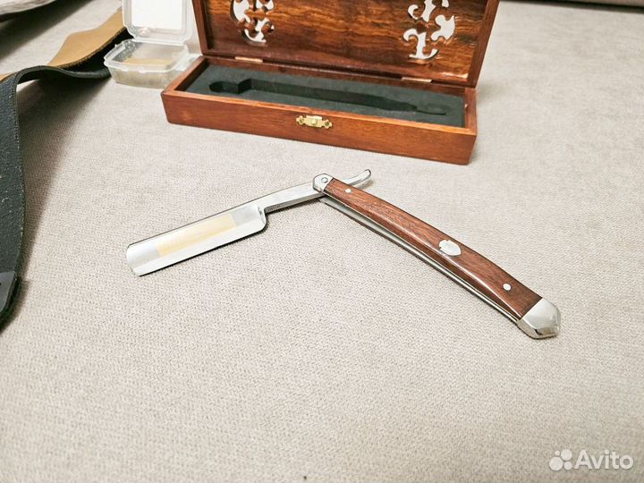 Опасная бритва Titan (Япония) Красное дерево