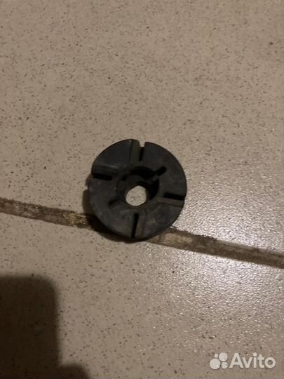 Подушка крепления радиатора нижн Audi A6 4H0121276