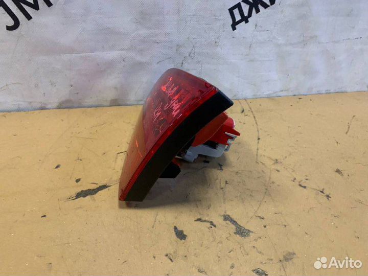 Фонарь правый в крышку багажника audi A4 B8