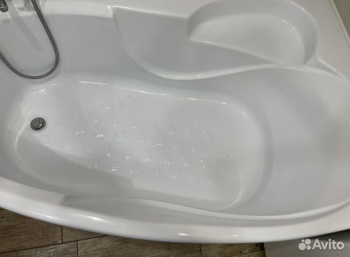 Ванна акриловая