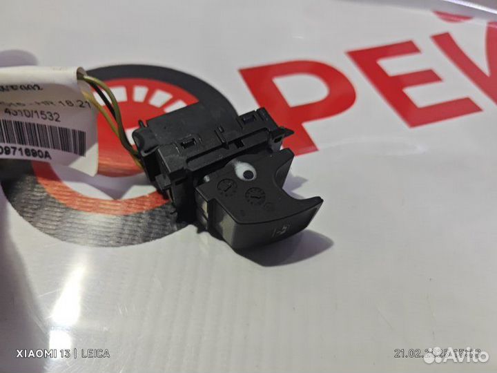 Кнопка стеклоподъемника Volkswagen Passat 3G5 czea