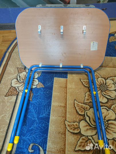 Стол и стулья