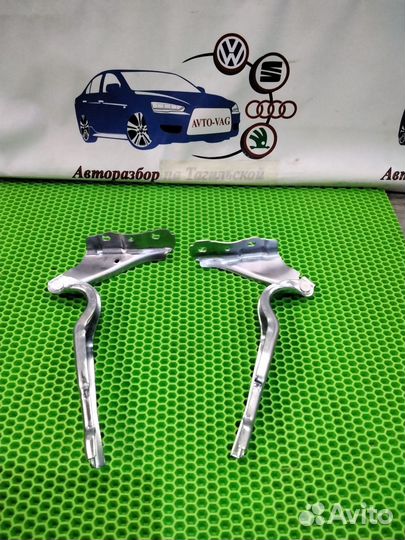 Петля капота поло седан 6R0823301A
