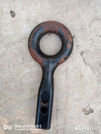 Буксировочный крюк