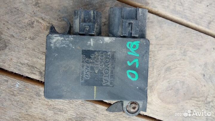 Блок управления вентилятором Toyota Corolla E150