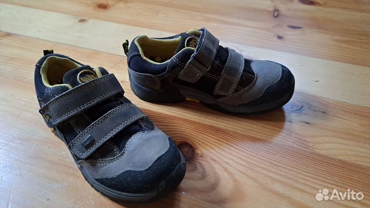 Кроссовки детские 28