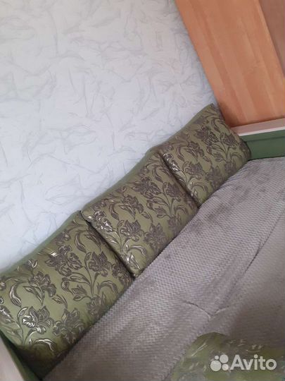 Подушки комплект из 3х новых подушек на замках