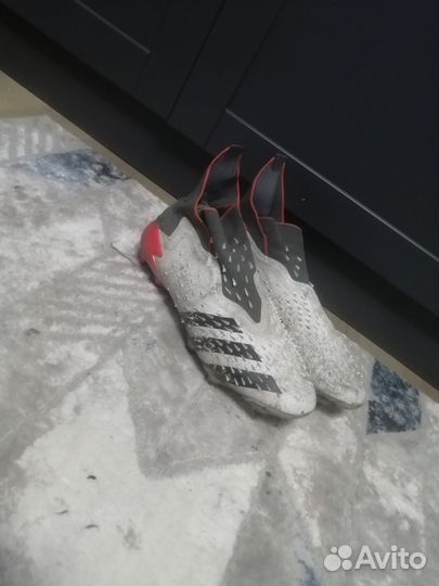 Футбольные бутсы adidas