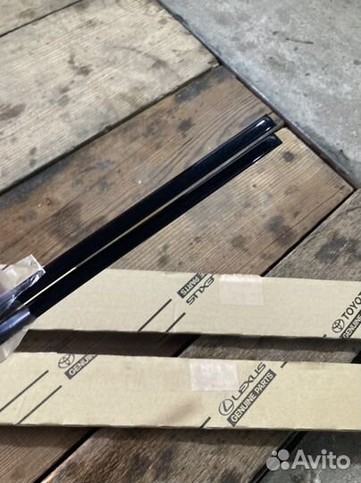 Декоративно-защитный элемент автомобильной двери