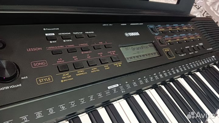 Синтезатор Yamaha psr e273