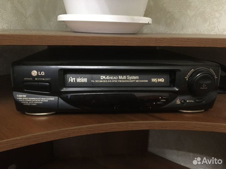 Продается видеомагнитофон + видеокассеты