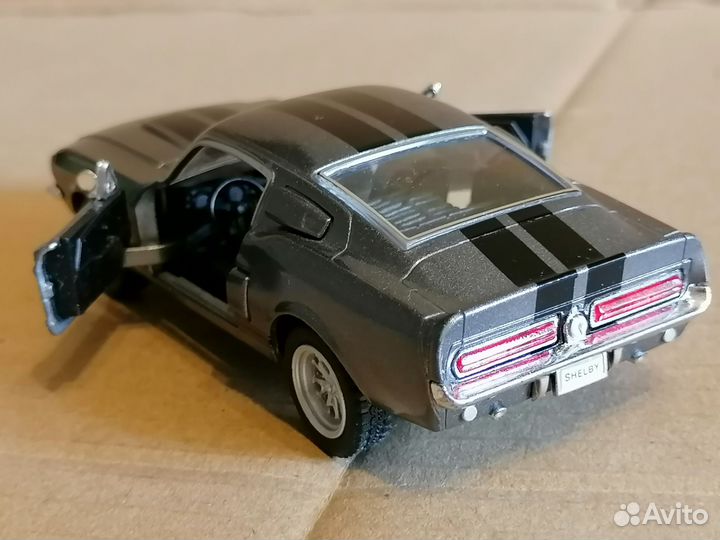 Масштабная модель автомобиля 1967 Shelby GT-500