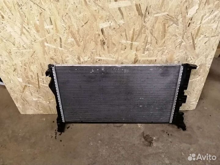 Радиатор охлаждения Volvo XC90 2