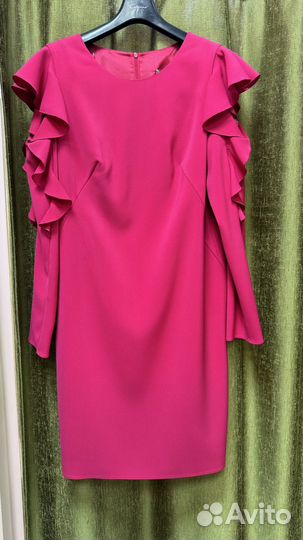 Платье с открытыми плечиками фуксия разныеразмеры