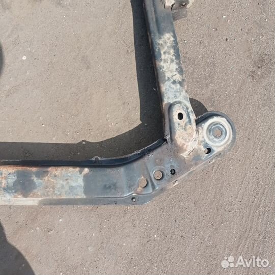 Передний подрамник балка подмоторная Рено логан 1