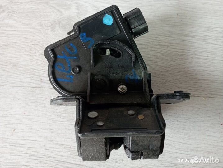 Замок двери багажника Lexus Rx350 2010