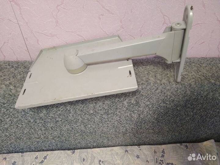 Настенный поворотный кронштейн-полка