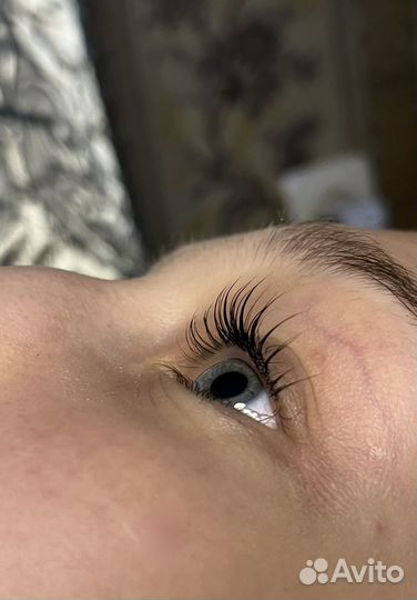 Модель на ламинирование бровей