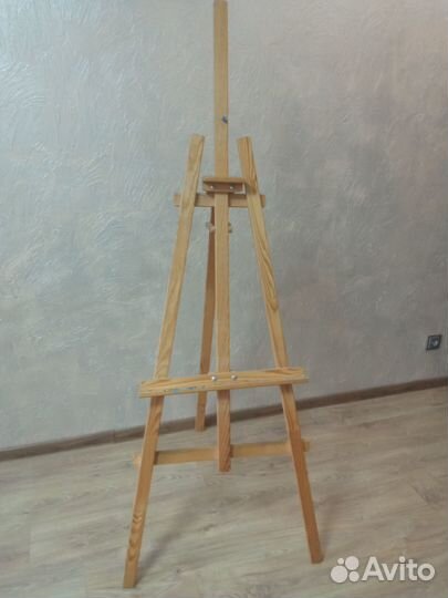 Мольберт и краски