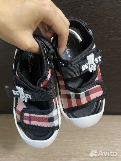 Сандали новые