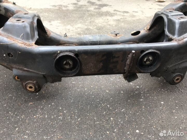 Volvo XC90 подрамник задний