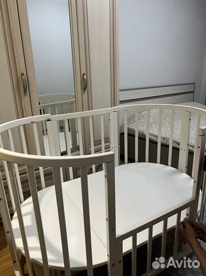 Детская кроватка с маятником круглая, овальная