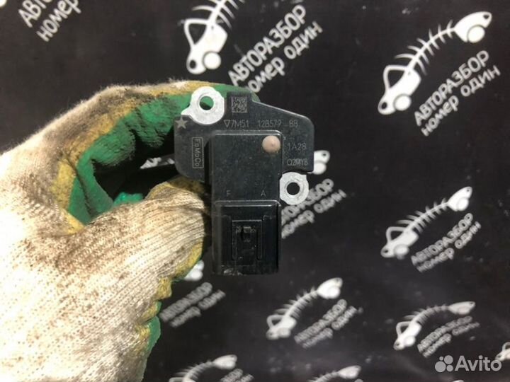 Датчик массового расхода воздуха Ford Focus 3