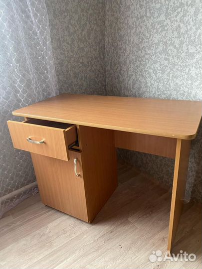 Письменный стол для школьника