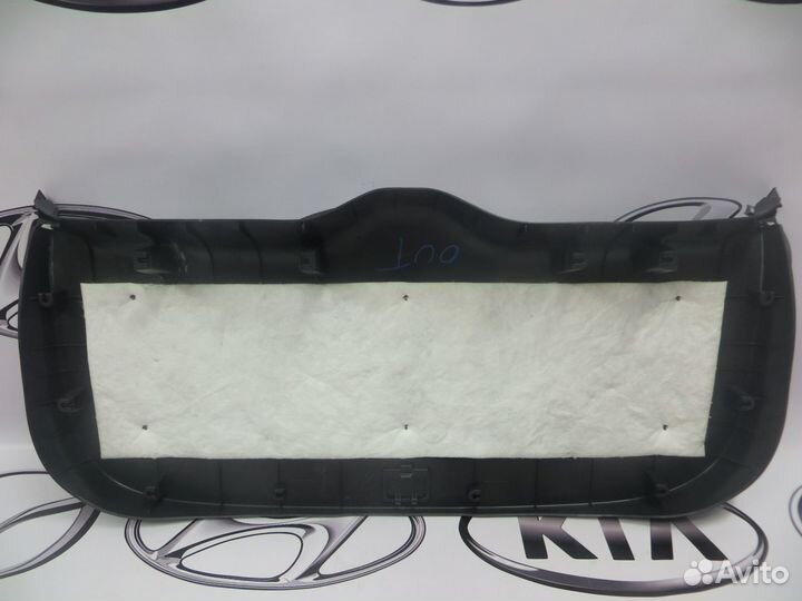 Обшивка двери багажника Mitsubishi Outlander 3