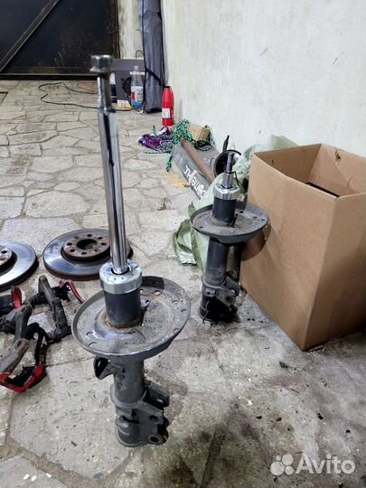 Амортизаторы передние Opel Corsa d