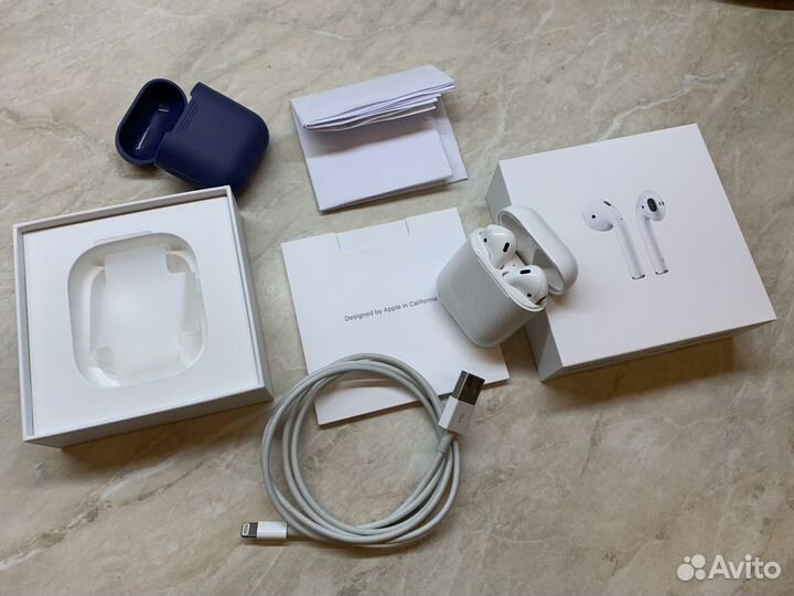 Apple AirPods A1523 + 2 чехла