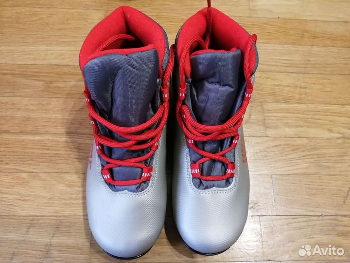 Лыжи беговые с ботинками 36р