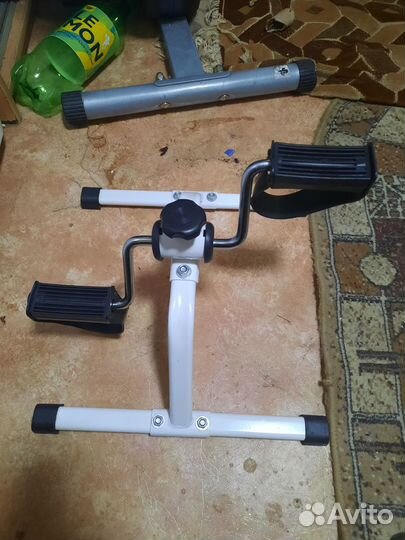 Мини велотренажер для ног и рук