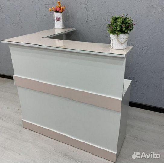 Стойка ресепшн