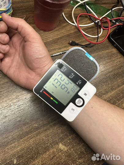 Тонометр на запястье