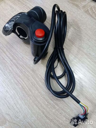 Курок газа с дисплеем для электросамоката