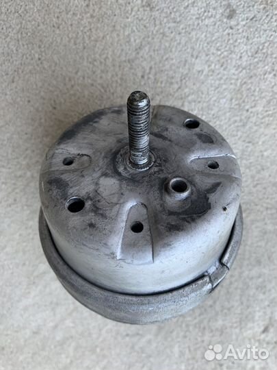 Подушка двигателя Volkswagen Passat B5