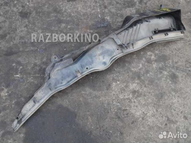 Водосток лобового стекла (жабо)