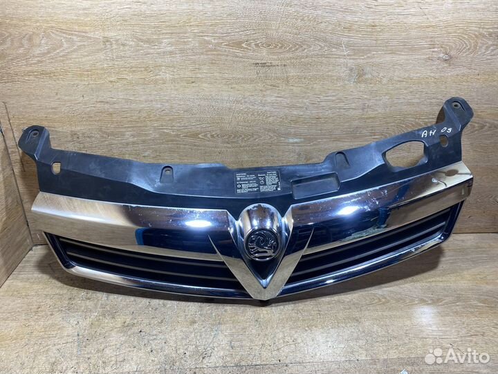 Решетка радиатора Opel Astra H рест Арт. 130329