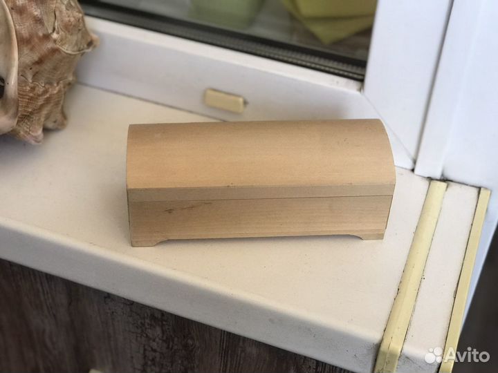 Деревянная шкатулка