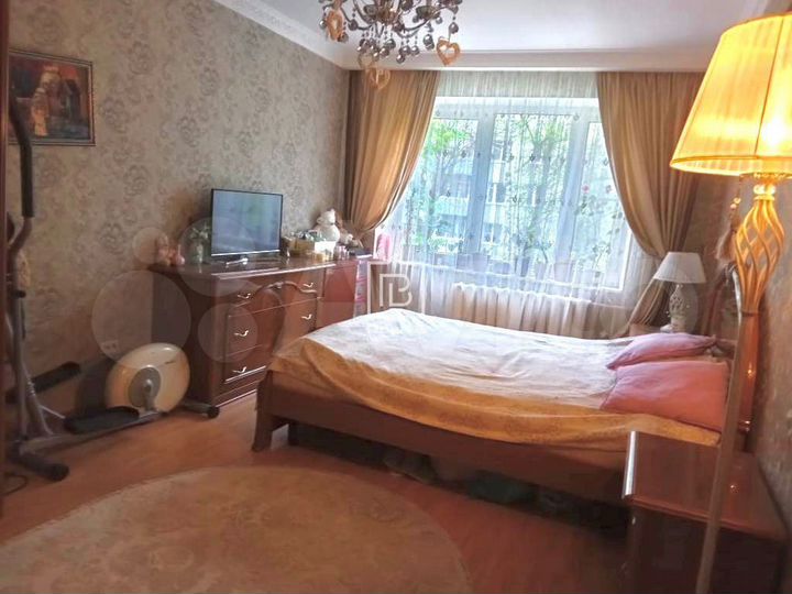 Доля в 3-к. квартире, 63,5 м², 2/5 эт.