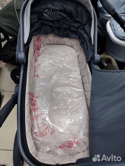 Коляска 3 в 1 Happy Baby Mommer Pro. беж