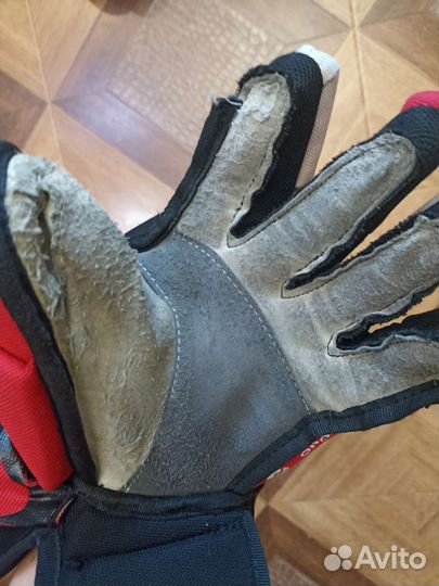 Краги хоккейные